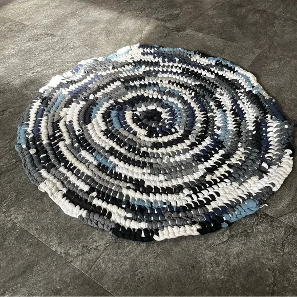 Handmade "Rag" Rug - Picture 1 of 4